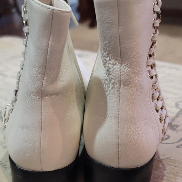 Like New Veneli White Boots Size 8N - Picture 3 of 3